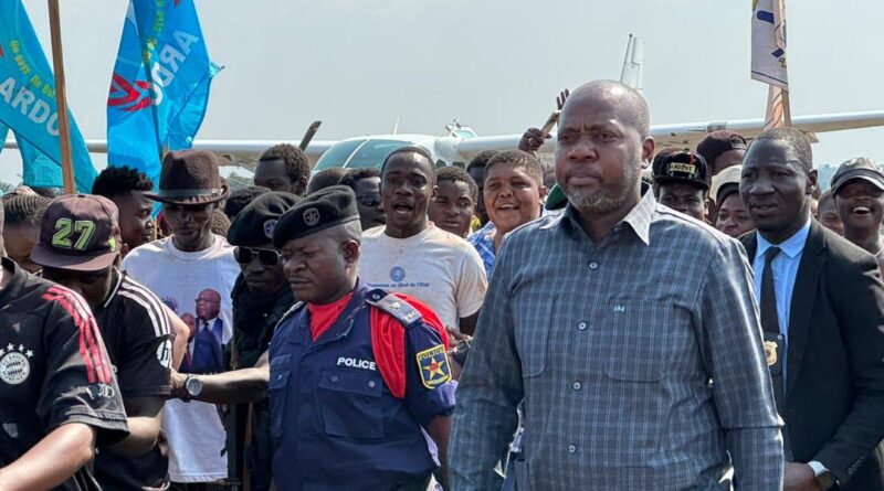 Haut-Uele: le gouverneur Jean Bakomito regagne Isiro après une mission de travail à Watsa