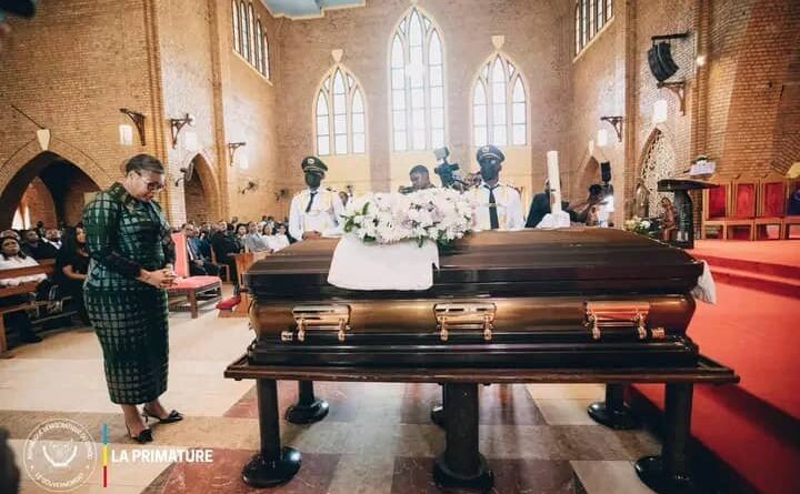 RDC : Judith Suminwa rend hommage à Roland Gilbert Okito Lumumba à Kinshasa