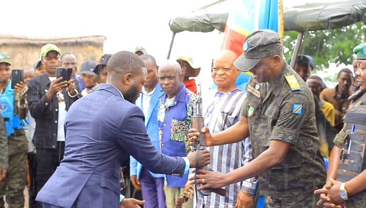 Ituri : 50 miliciens de Tchini Ya Tuna déposent les armes à Balingina