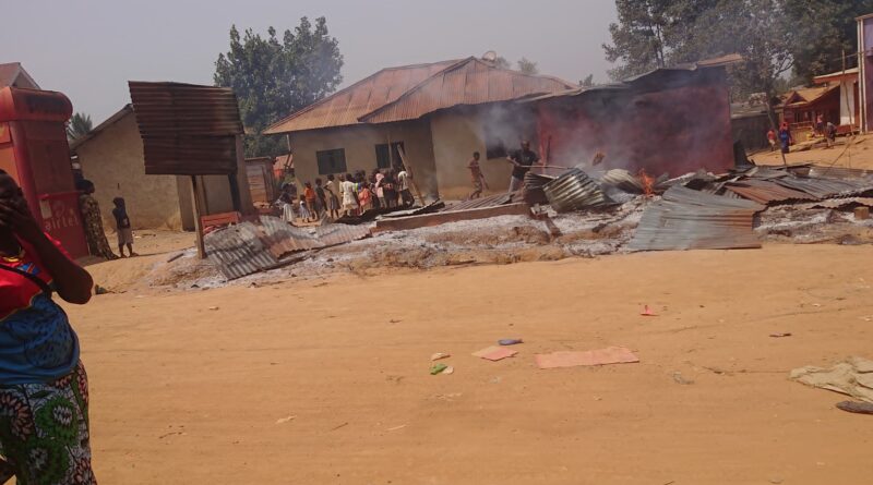 Mambasa : un incendie ravage une maison et trois kiosques à Mputu