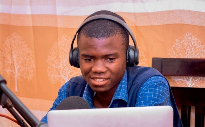 Un an de plus, une passion intacte : gratitude et engagement d’un jeune journaliste Exaucé Bin Mayo