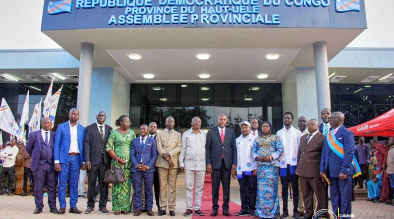 Haut-Uele : l’Assemblée provinciale salue la gouvernance de proximité du gouverneur Jean Bakomito