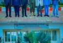 Photo de famille des députés et gouverneur