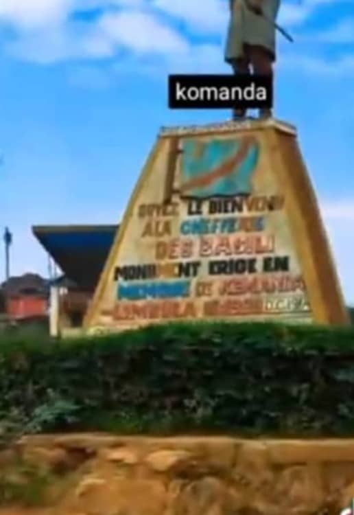 Photo de monument de komanda