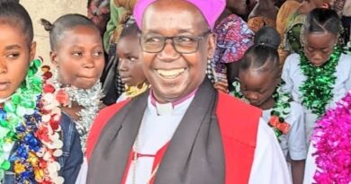 Irumu : l’évêque William Bahemuka Mugenyi en séjour à komanda pour deux jours d’échanges sur la Paix, Ebola, et l’avenir de l’église anglicane Photo
